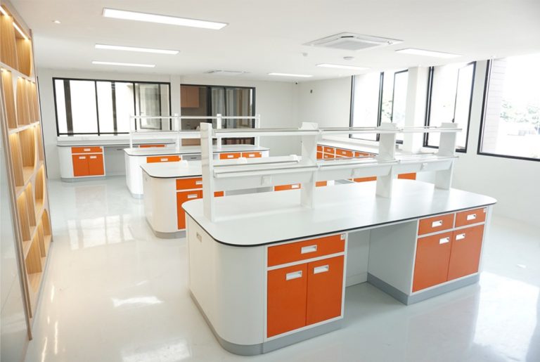 Laboratory Bench Steel 4