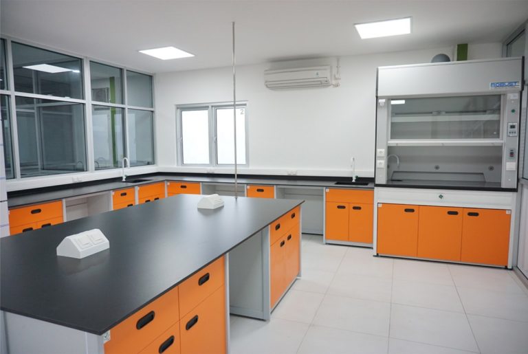 Laboratory Bench Wooden 1
