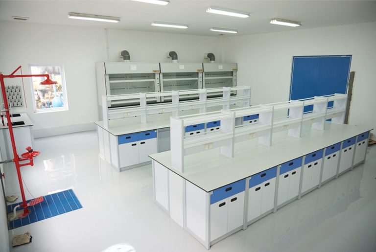 Laboratory Bench Wooden 4